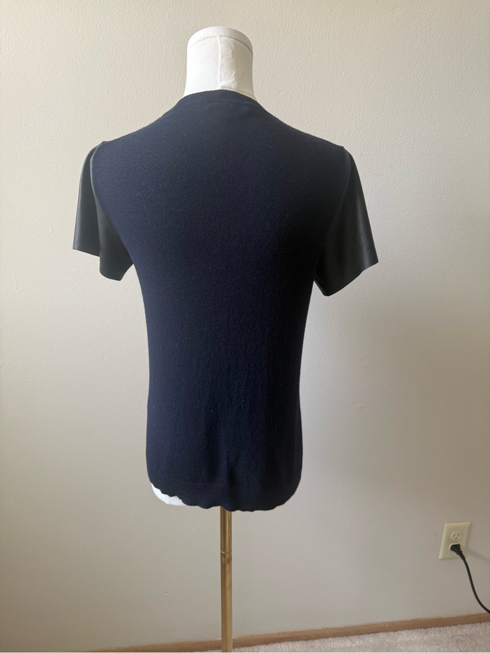 Vince Women Navy Short-Sleeve Mixed-Material Sweater Tee Black Leather Sleeves - Picture 5 of 6